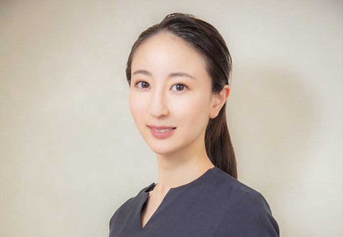 歯科医師 秋山友里